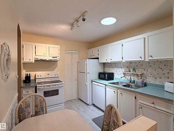 4th image of 2071 Saddleback Rd NW