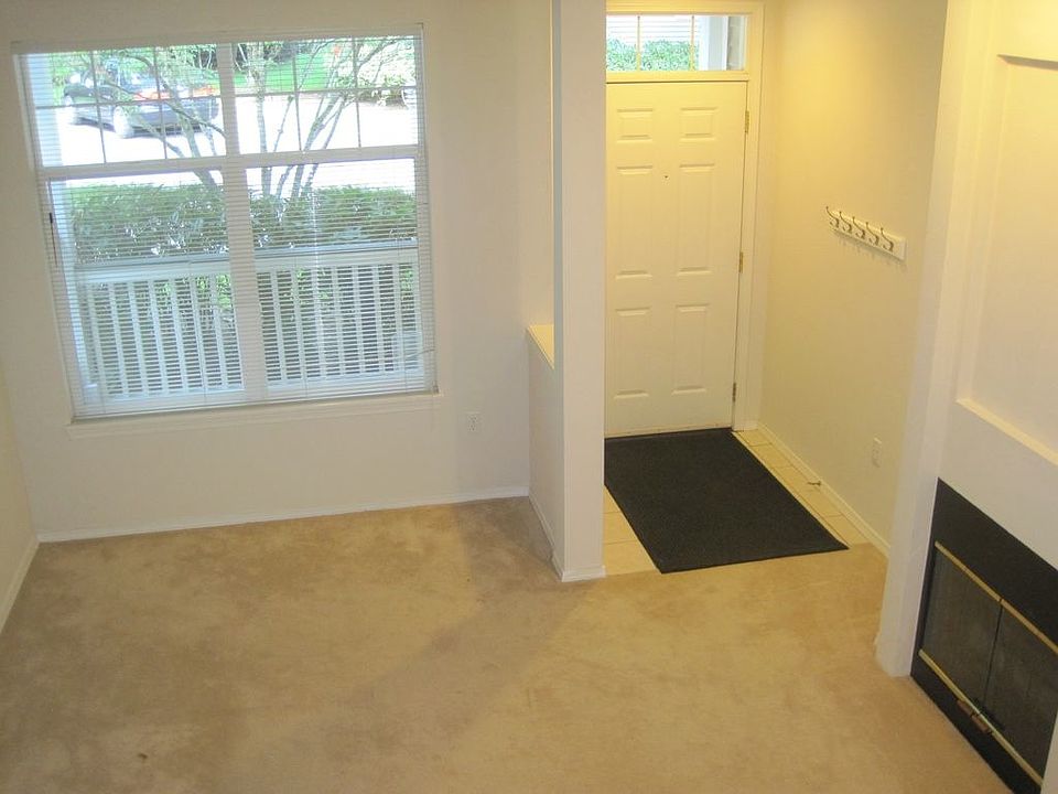 2nd image of 9502 179th Pl NE Unit 3