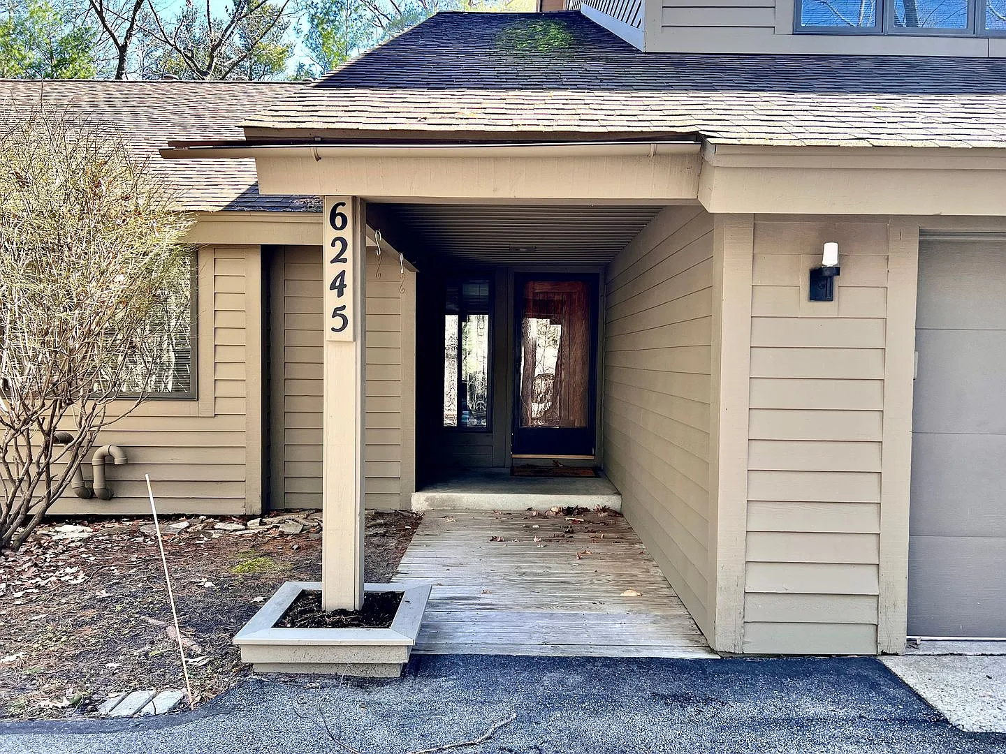 Sophisticated Condo Retreat on Old Mission Peninsula — Photo 1
