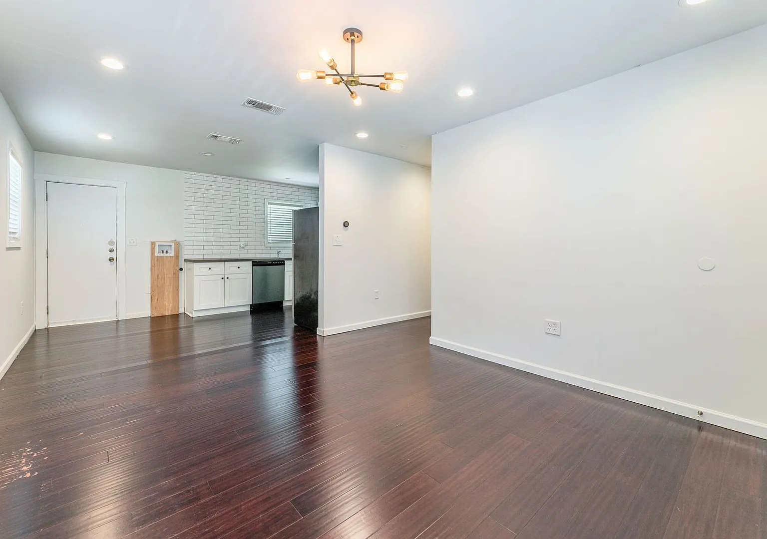 Charming & Updated Mid-Century 3 Bed/1 Bath in East Austin! — Photo 4