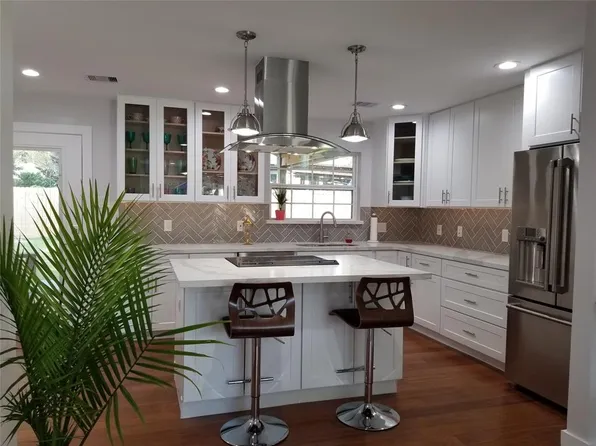 2226 Saxon Dr, Houston, TX 77018