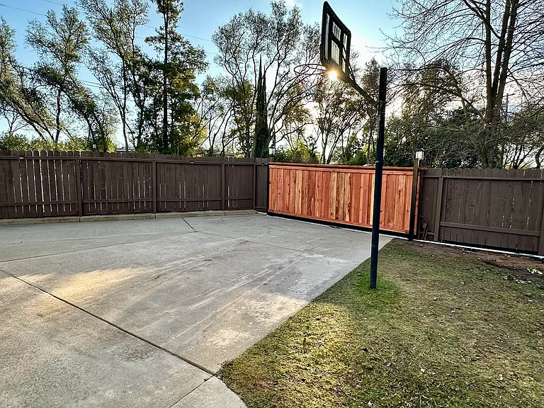 7027 Pine Gate Way #B — Photo 21