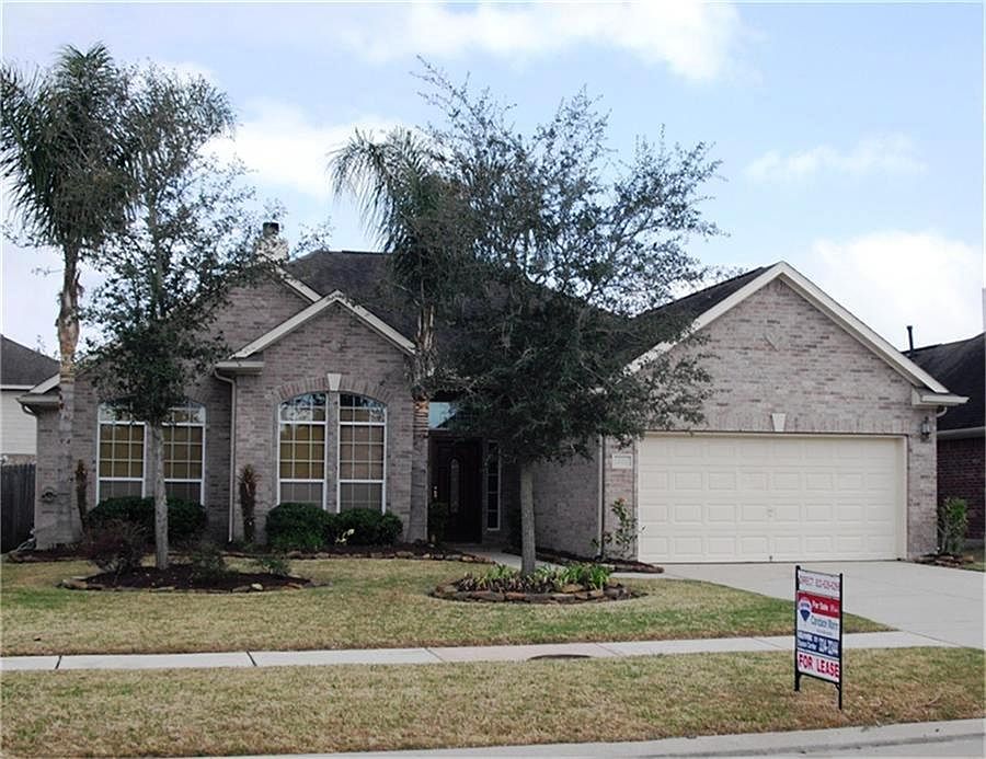 1st image of 534 Green Cedar Dr