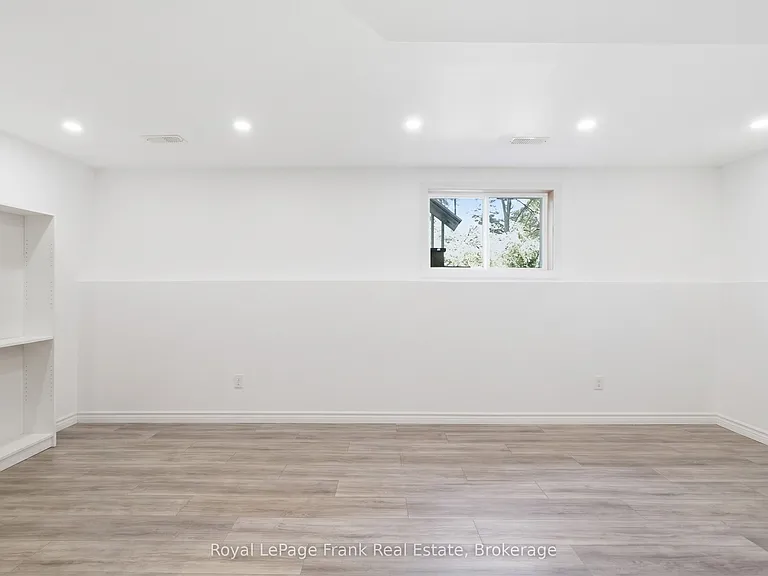 26 Fallingbrook Cres — Photo 30