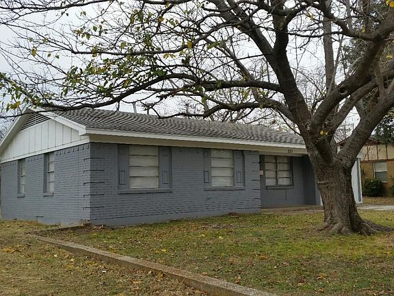 2nd image of 3201 Edgebrook Dr