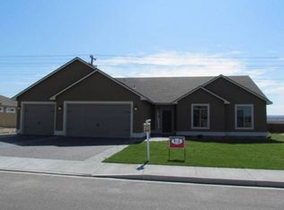 462 Hilltop Pl, Chelan, WA 98816