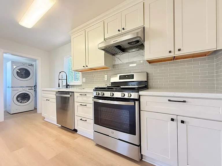 3827 West St #A — Photo 10