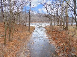 2 Dunkin Dr, Washington Crossing, PA 18977