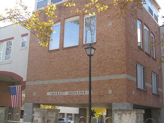 2nd image of 310 E Fulton St APT A