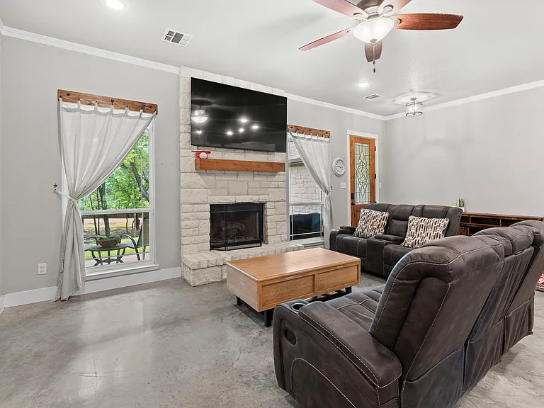 15765 Salado Dr — Photo 5
