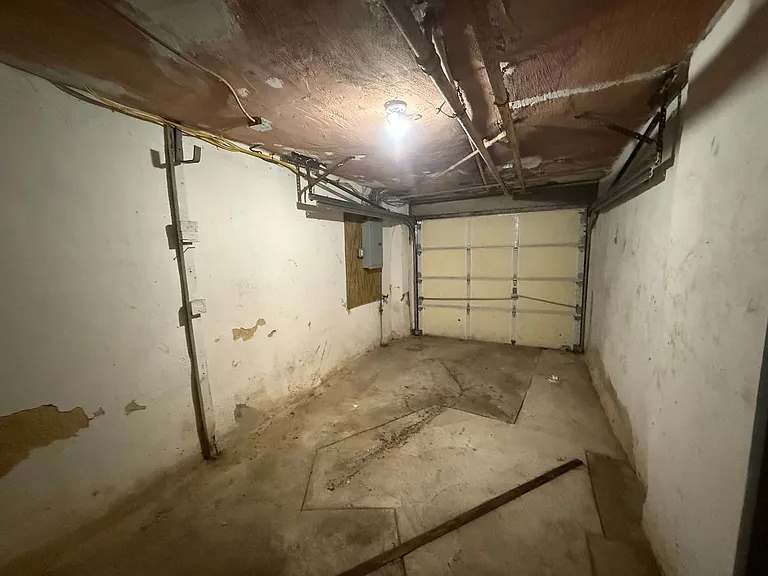 373 E Cliveden St — Photo 38