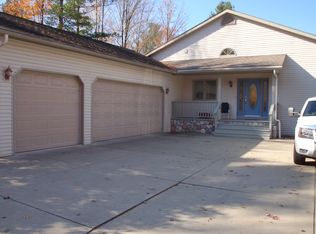 4635 W Salisbury Dr, Gladwin, MI 48624