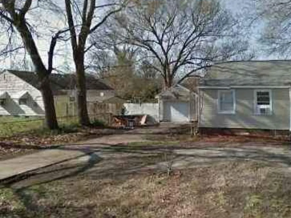 33 Roland Dr
