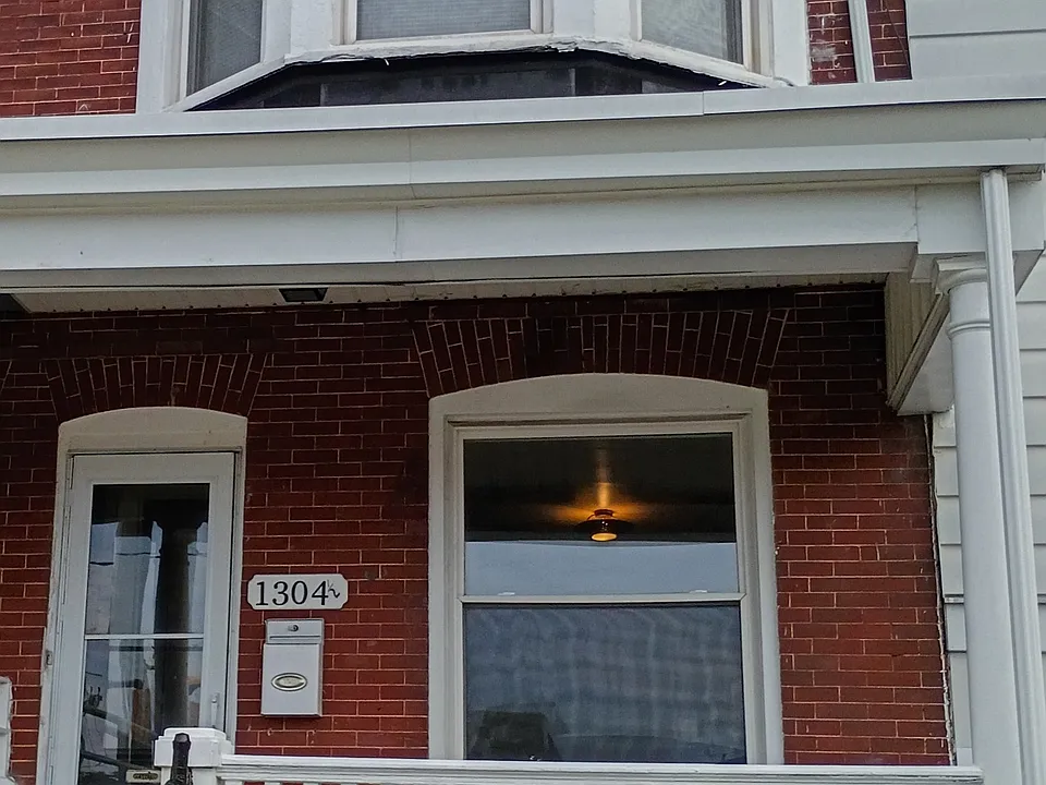 1304 1/2 W Gordon St
