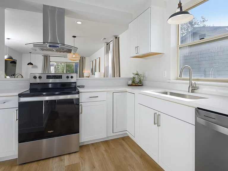 2534 Yew St #B — Photo 8