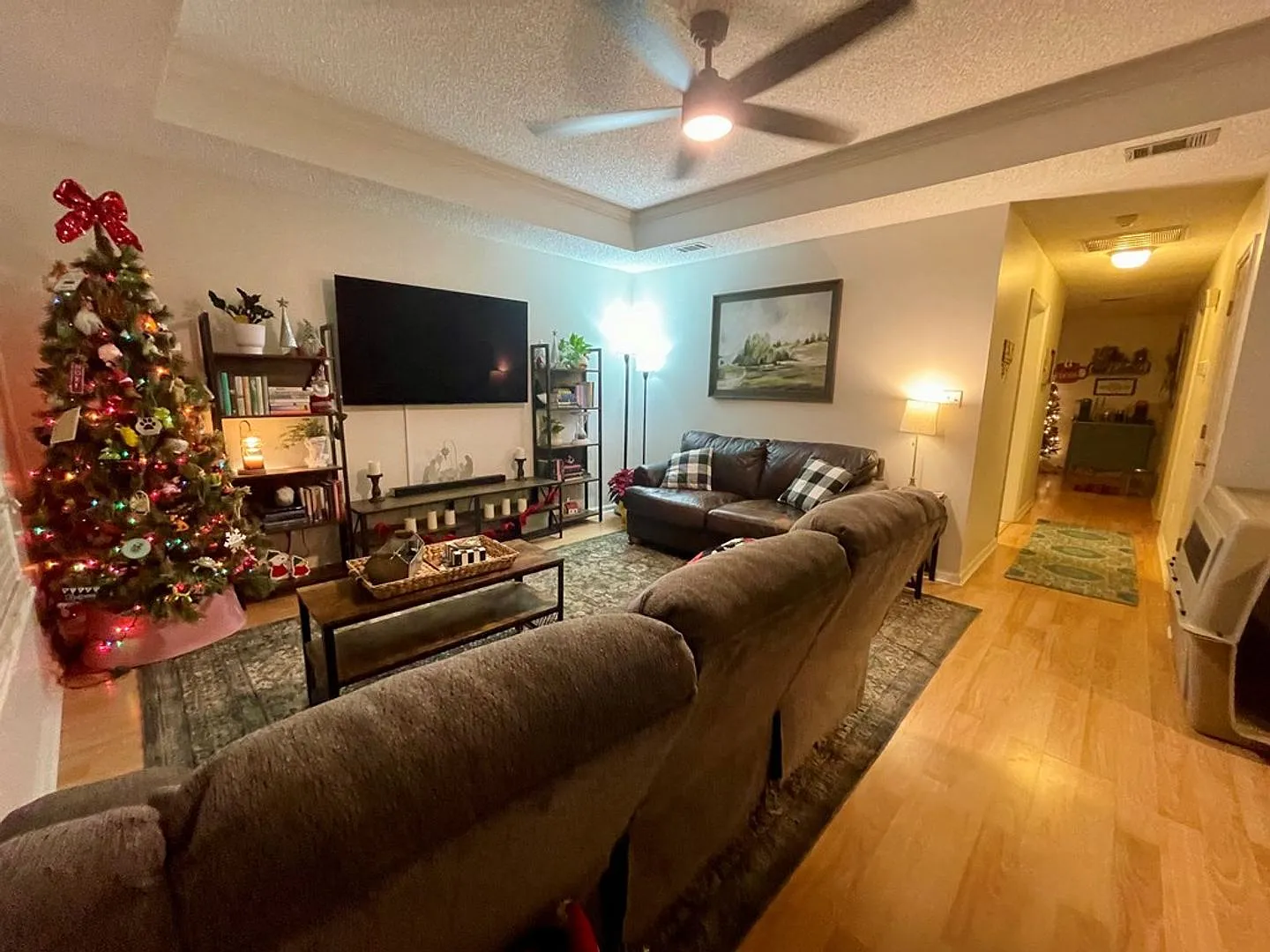 Spacious 3BR/2BA Home with Split-Bedroom Layout & 2-Car Garage — Photo 2