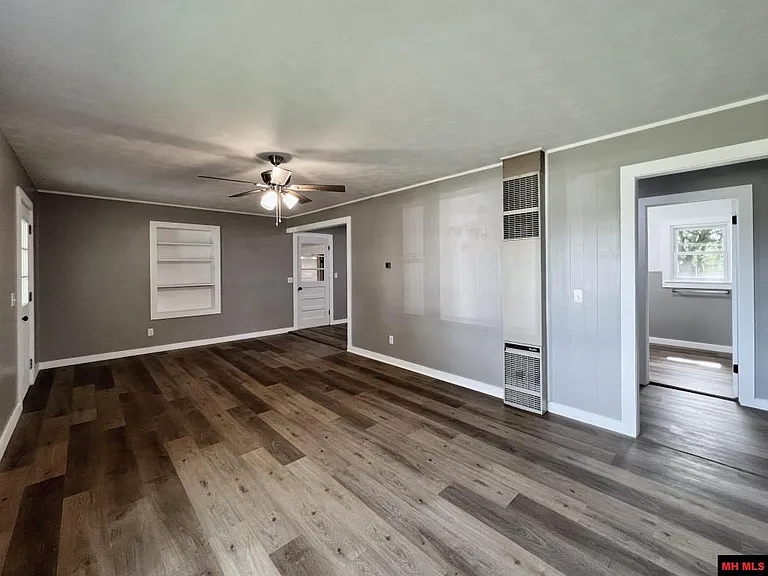 42 County Road 1159 — Photo 3
