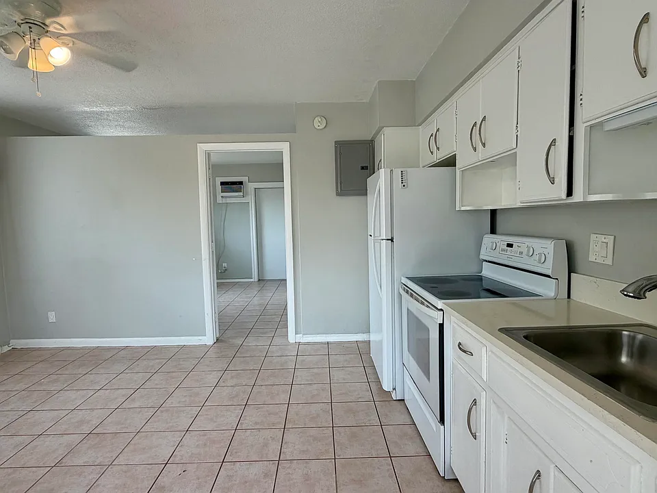 3041 NE 20th Ter #4