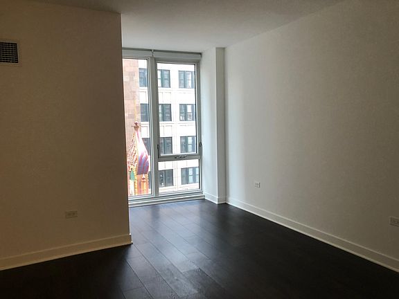 4th image of 50 W Washington St #611