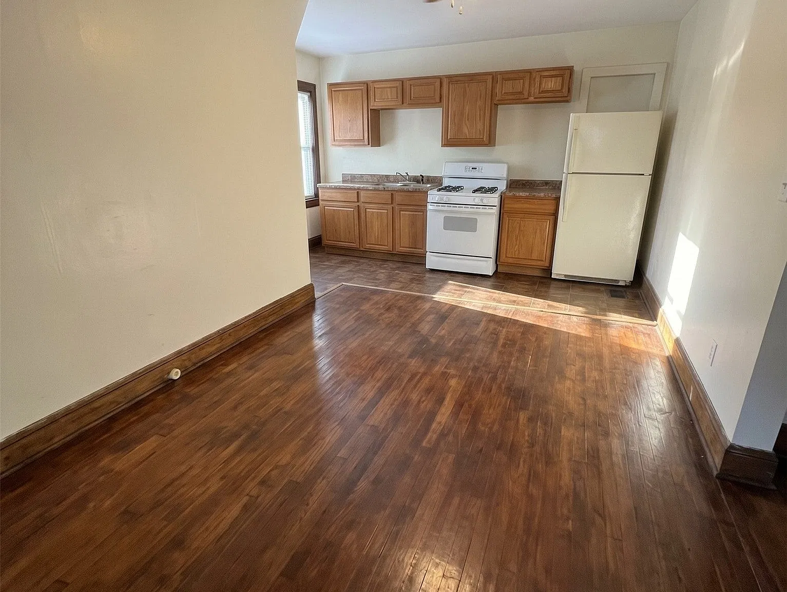 1 bed, 1.0 bath, 600 sqft, $1,100 — Photo 2