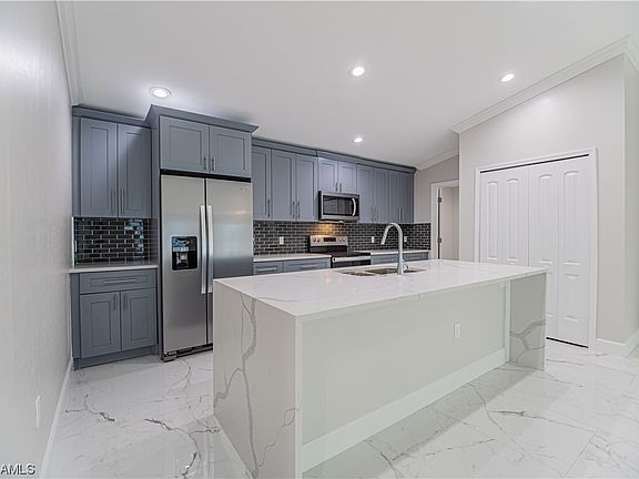 4th image of 2514 Henderson Ave