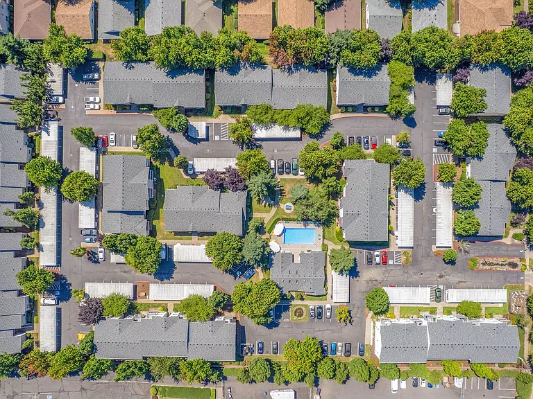 Live the South Salem Lifestyle: Walkable city, beautiful nature, endless possibilities. — Photo 2