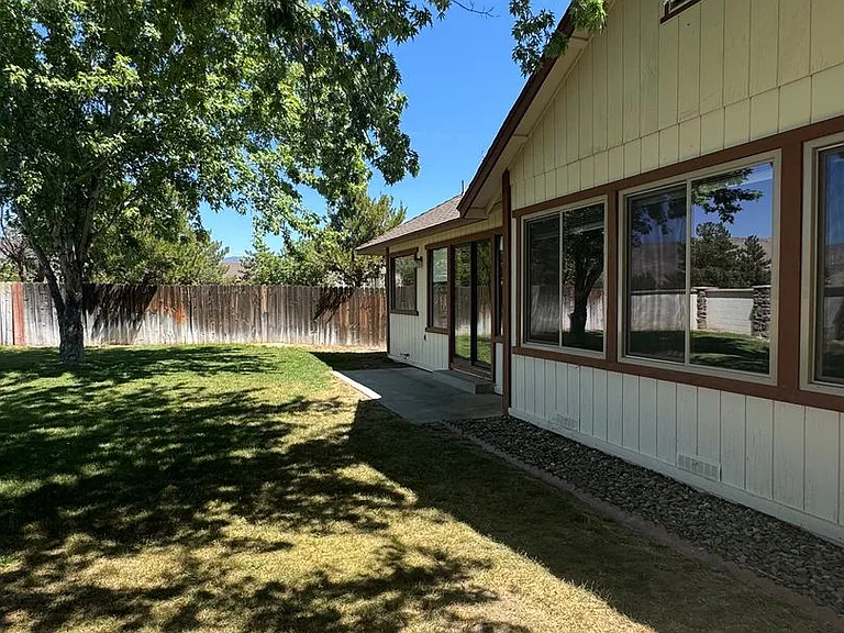 102 Augusta Ct — Photo 11
