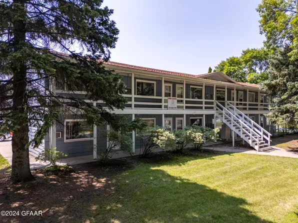 1117 25th Ave S, Grand Forks, ND 58201