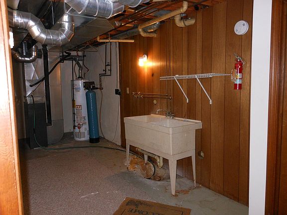 3rd image of 4422 Crawford Dr APT 4