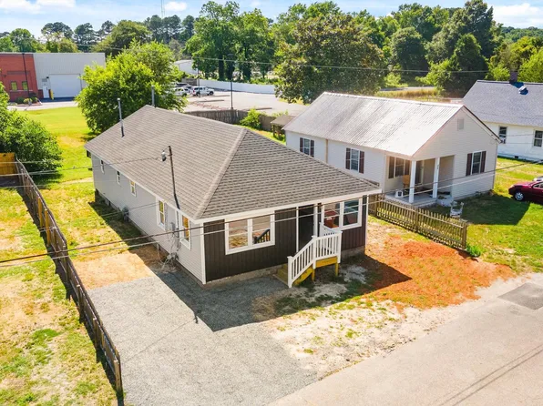 312 Center St, Fruitland, MD 21826