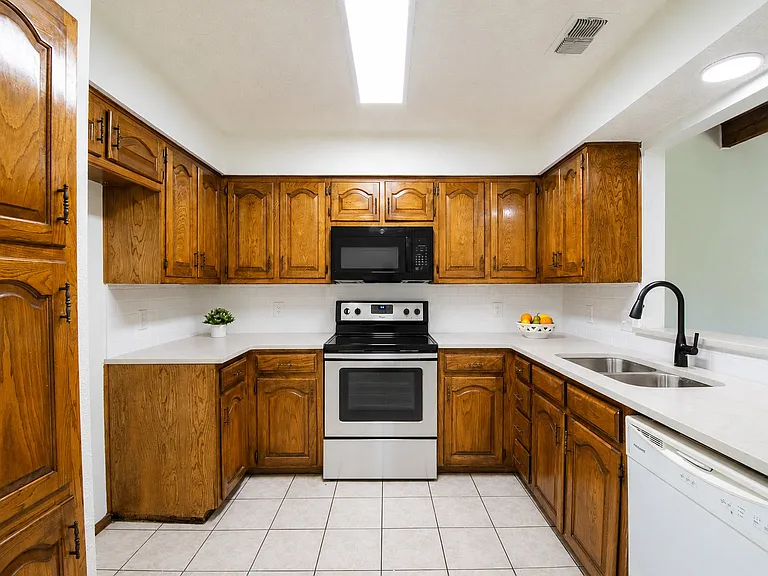 1719 Sagebrush Trl — Photo 8