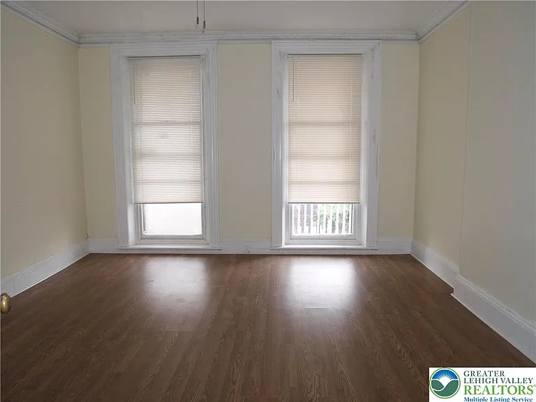 1020 Ferry St #1 — Photo 5