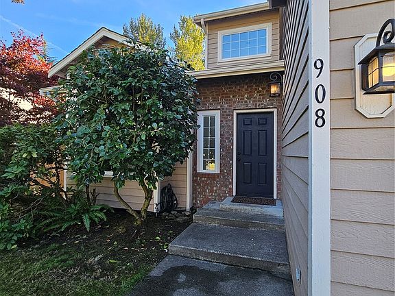 4th image of 908 125th Street Ct E