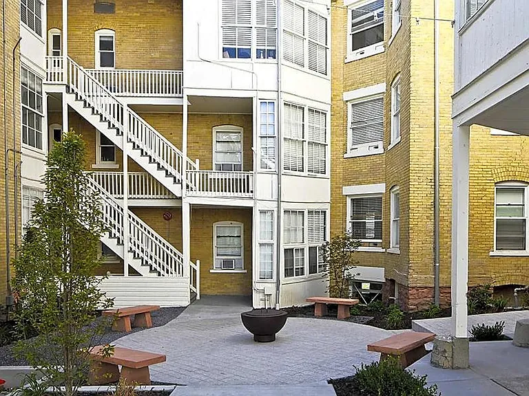 Kensington Apartments — Photo 3