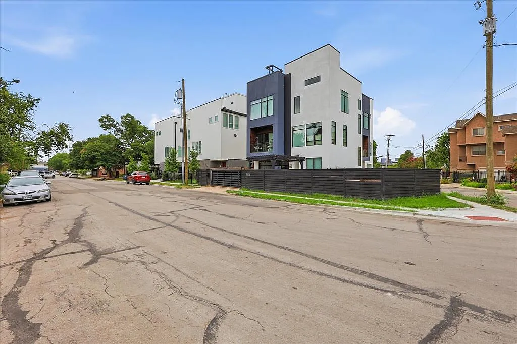 2 bed, 2.5 bath, 1674 sqft, $3,300 — Photo 4