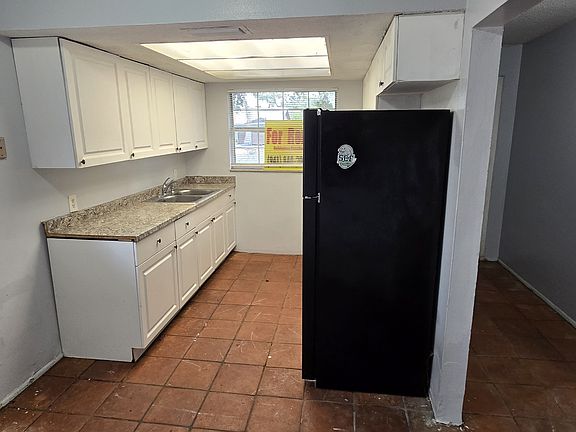 3rd image of 4804B 18th St W