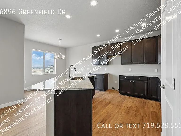 16896 Greenfield Dr — Photo 10