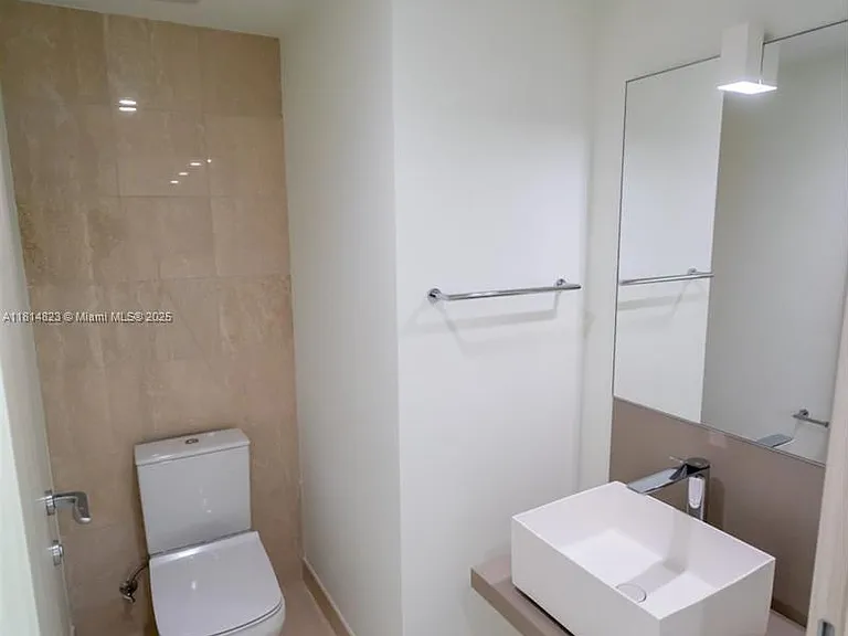 1000 Brickell Plz #2506 — Photo 2