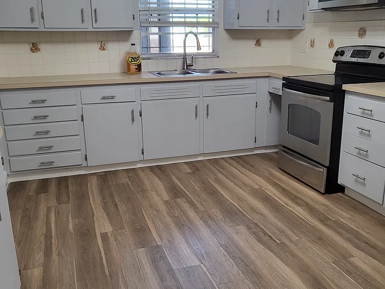 8715 Beverly Dr — Photo 2