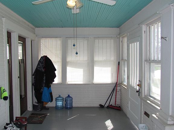 4th image of 109 E Nuckols St