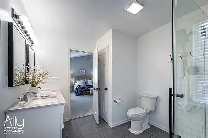 170 W Rosewood Dr — Photo 9