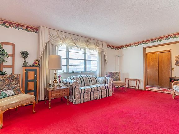 3rd image of 713 Maple St