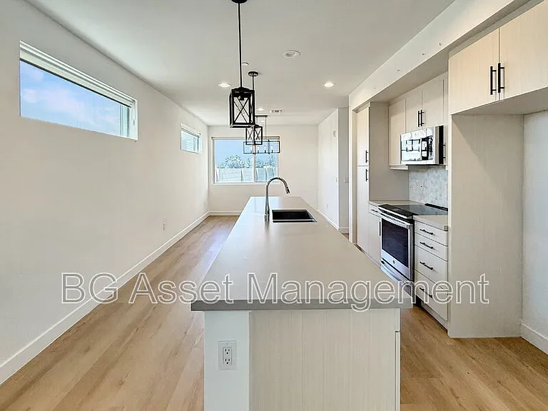 3909 Wattling St — Photo 13