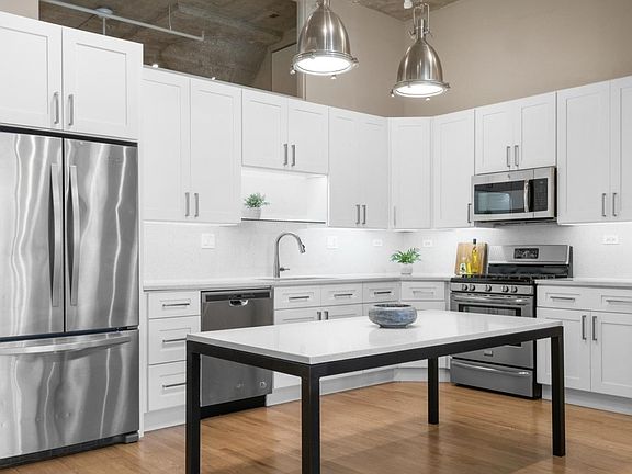 4th image of 900 N Kingsbury St APT 827