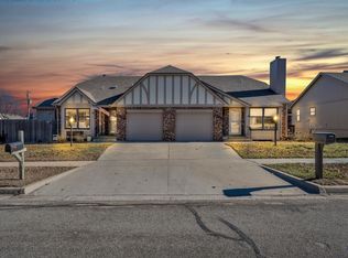 2766 SW Arrowhead Rd, Topeka, KS 66614