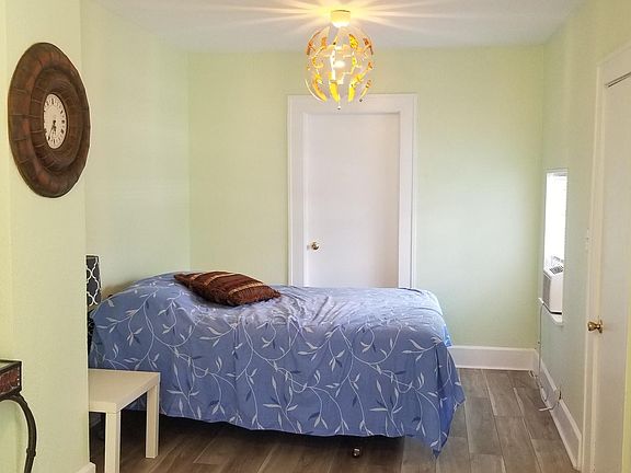 3rd image of 618 28th Ave N #2