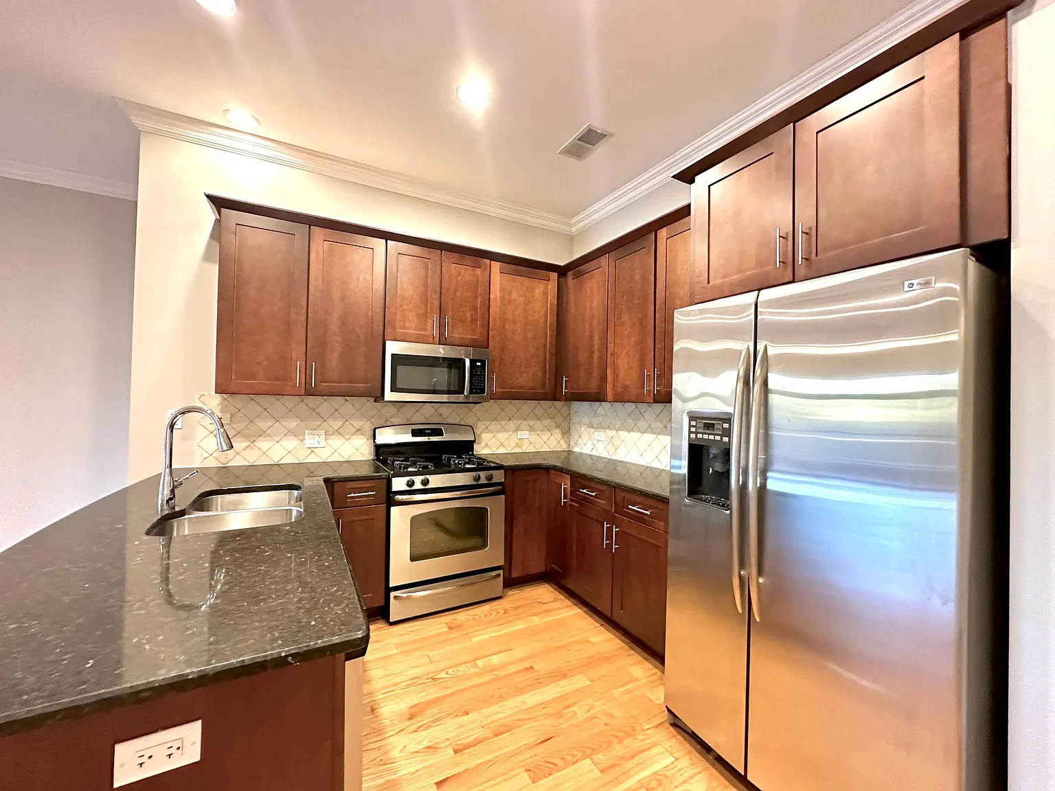 3 bed, 1534 sqft, $4,158 — Photo 1