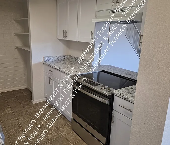 8434 N 34th Dr — Photo 5