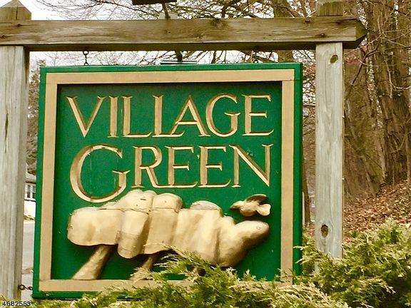 5th image of 6 Village Green Ct