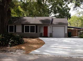 908 Nottingham Dr, Angleton, TX 77515